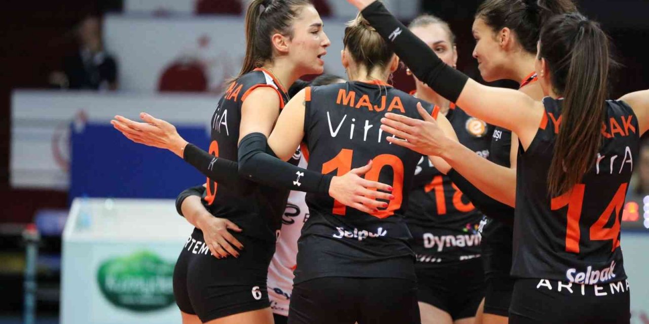 Eczacıbaşı Dynavit, sezonun ilk maçını derbiyle açıyor