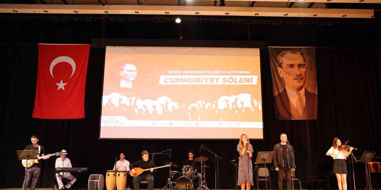 Gençlerden 29 Ekim Cumhuriyet Bayramına özel unutulmaz performans