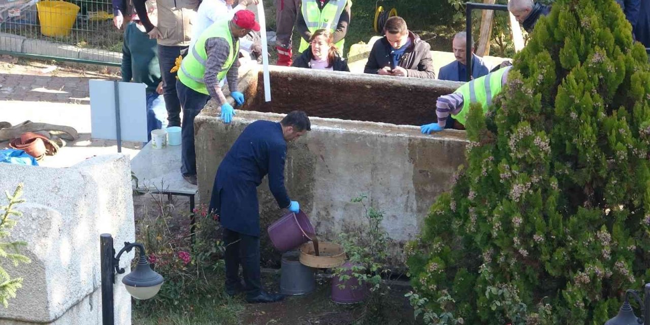 İnşaat kazısında bulunan gizemli lahit açıldı