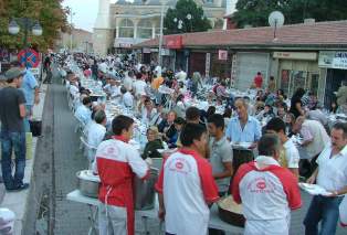 Kulu'da bin 100 kişi birlikte iftar yaptı