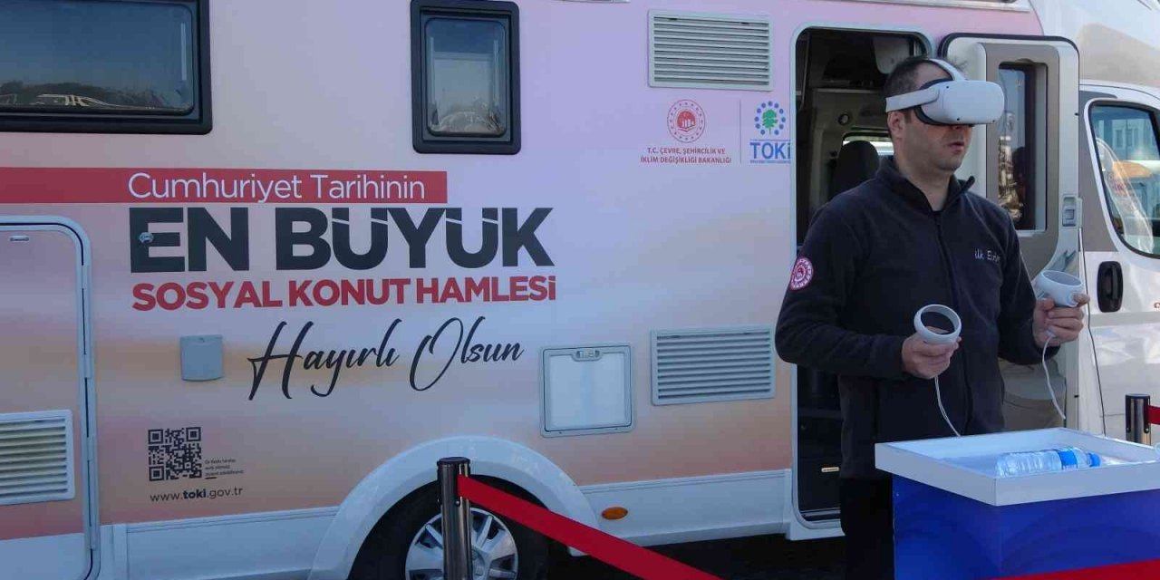 "Cumhuriyet tarihinin en büyük sosyal konut hamlesi projesi" vatandaşlara mobil araçla tanıtıldı