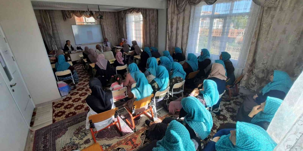 Uzman psikologlar Davranışsal Bağımlılıklar eğitimi verdi