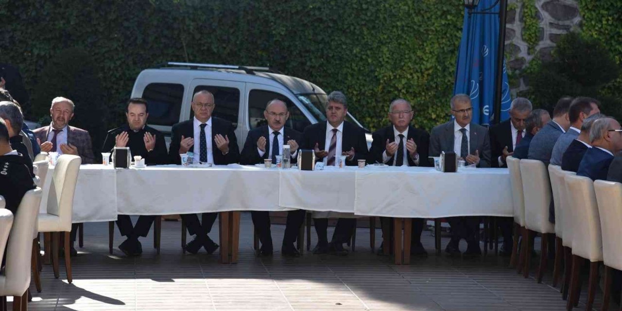 Vali Karadeniz, taziyeleri kabul etti