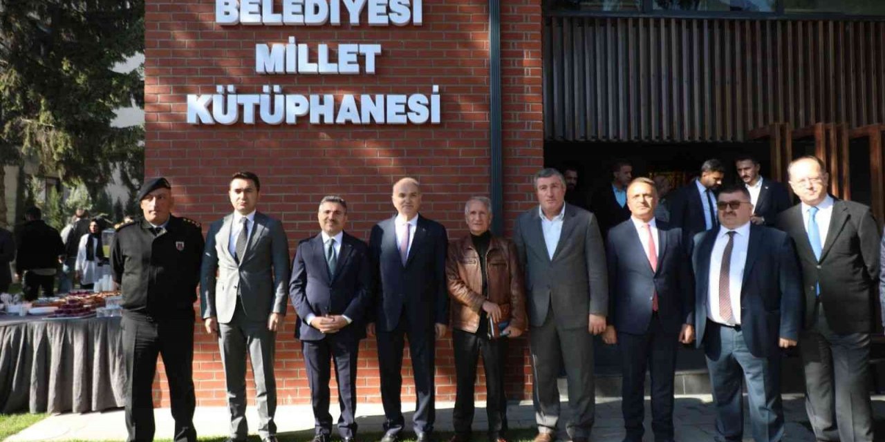 Millet kütüphanesi kapılarını açtı