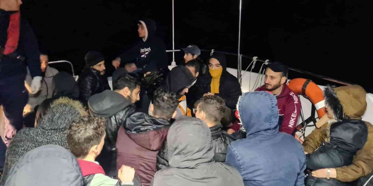 İki olayda 60 düzensiz göçmen kurtarıldı