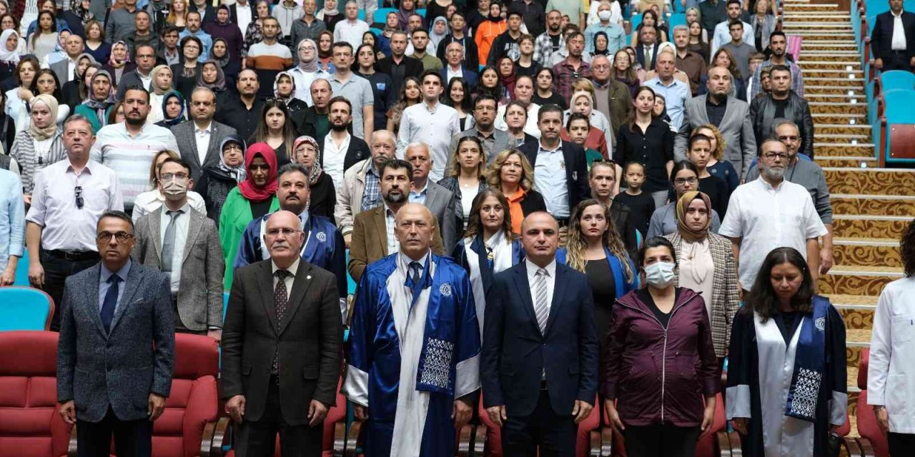 Uşak’ta tıp fakültesi öğrencileri beyaz önlük giydi