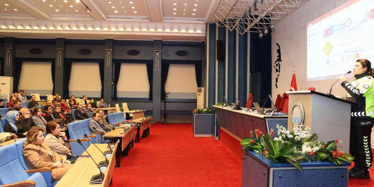 Büyükşehir ile emniyet işbirliğinde "eğitim" semineri