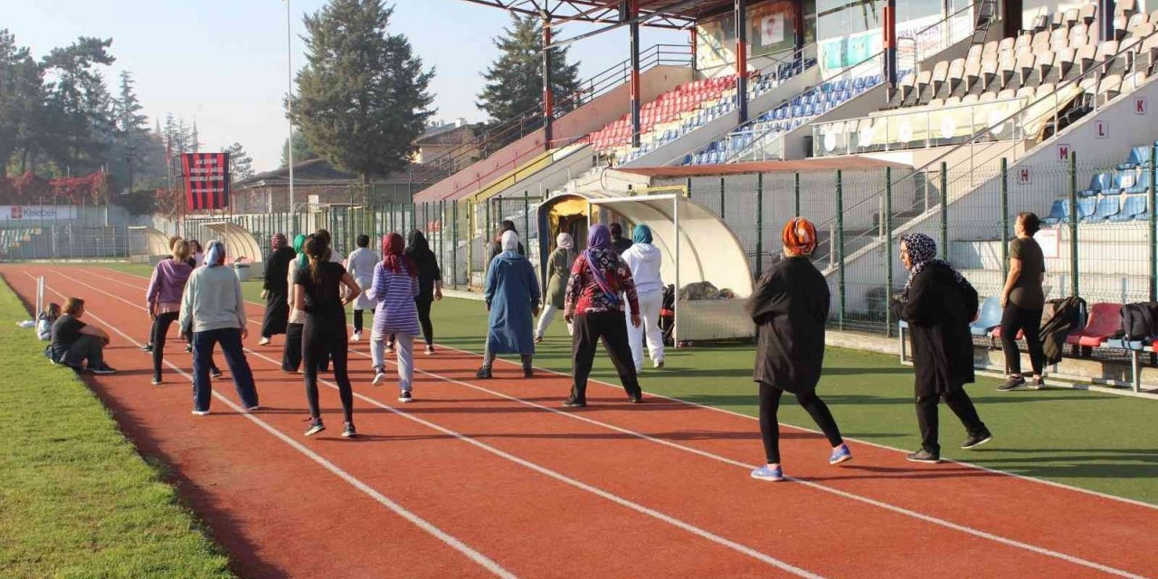 Kadınlara özel aerobik kursu devam ediyor