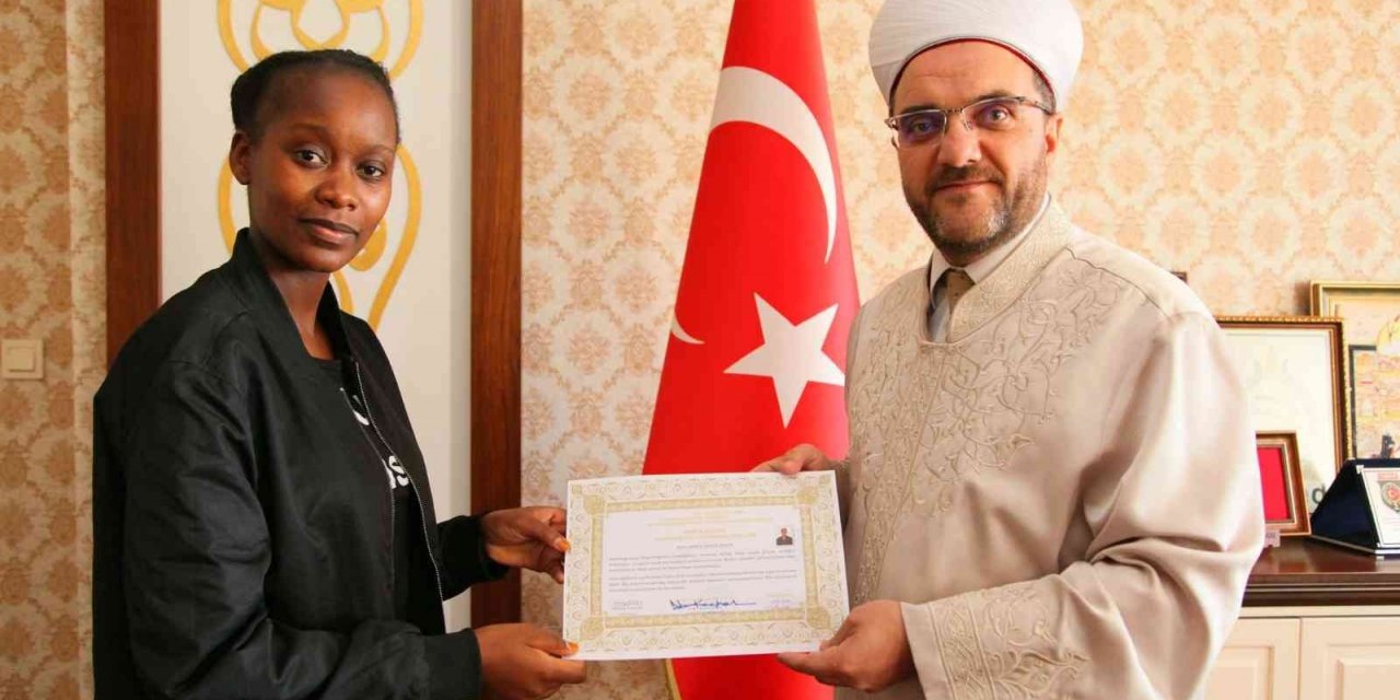 Kenya’dan geldi Bursa’da müslüman oldu