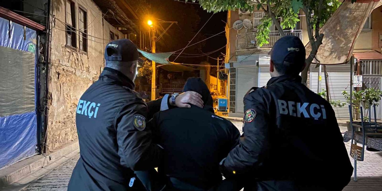 İzmir’de bekçilerin şüphe üzerine durdurduğu kişiler firari çıktı