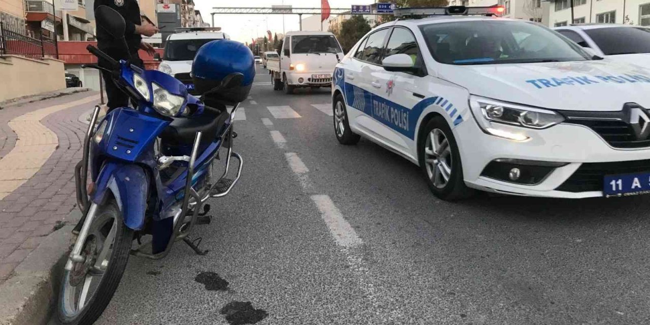 Bilecik’te motosikletin çarptığı 8 yaşındaki çocuk ve sürücü yaralandı