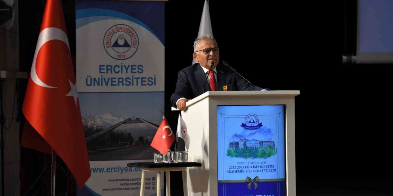 Öğrenci dostu başkan, ERÜ ve KAYÜ Eğitim-Öğretim Akademik Yılı Açılış Törenleri’ne katıldı