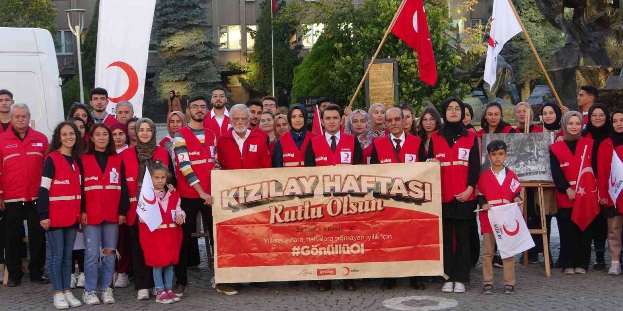 Uşak’ta Kızılay Haftası etkinlikleri yürüyüşle başladı