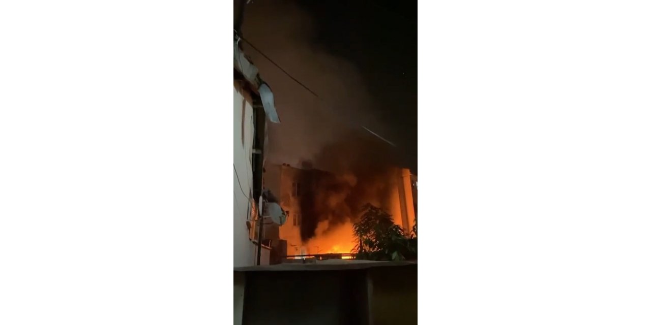 Eşiyle tartışan adam 3 katlı apartmandaki kaldığı daireyi ateşe verdi, dumandan kendisi etkilendi