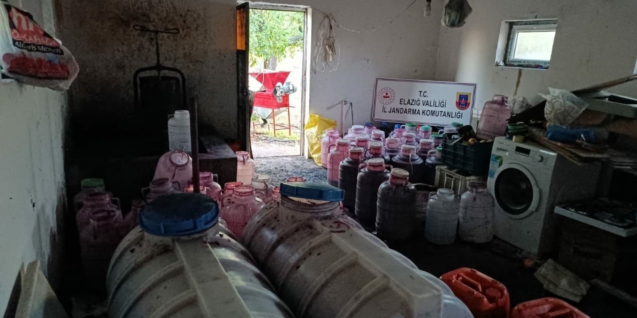 Elazığ’da 2 ton 600 litre kaçak şarap ele geçirildi