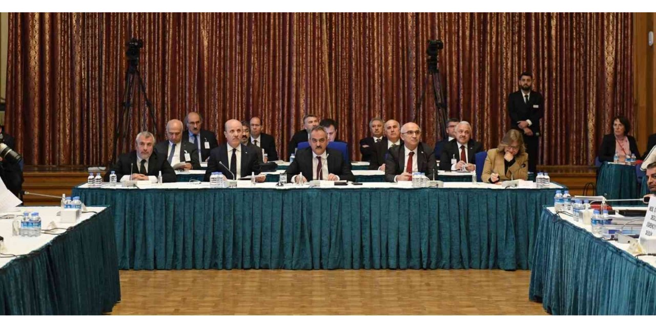 Bakan Özer: “Kayıt dışı öğrenci çağ nüfusu için takip sistemi kurarak, herkesin eğitimle buluşmasını sürdürülebilir kılacağız”