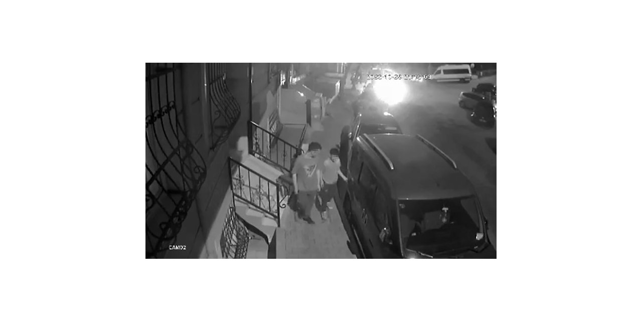 Gaziosmanpaşa’da 2 çocuğun zarar veren oyunu kamerada: 7 aracı boydan boya bıçakla çizdiler
