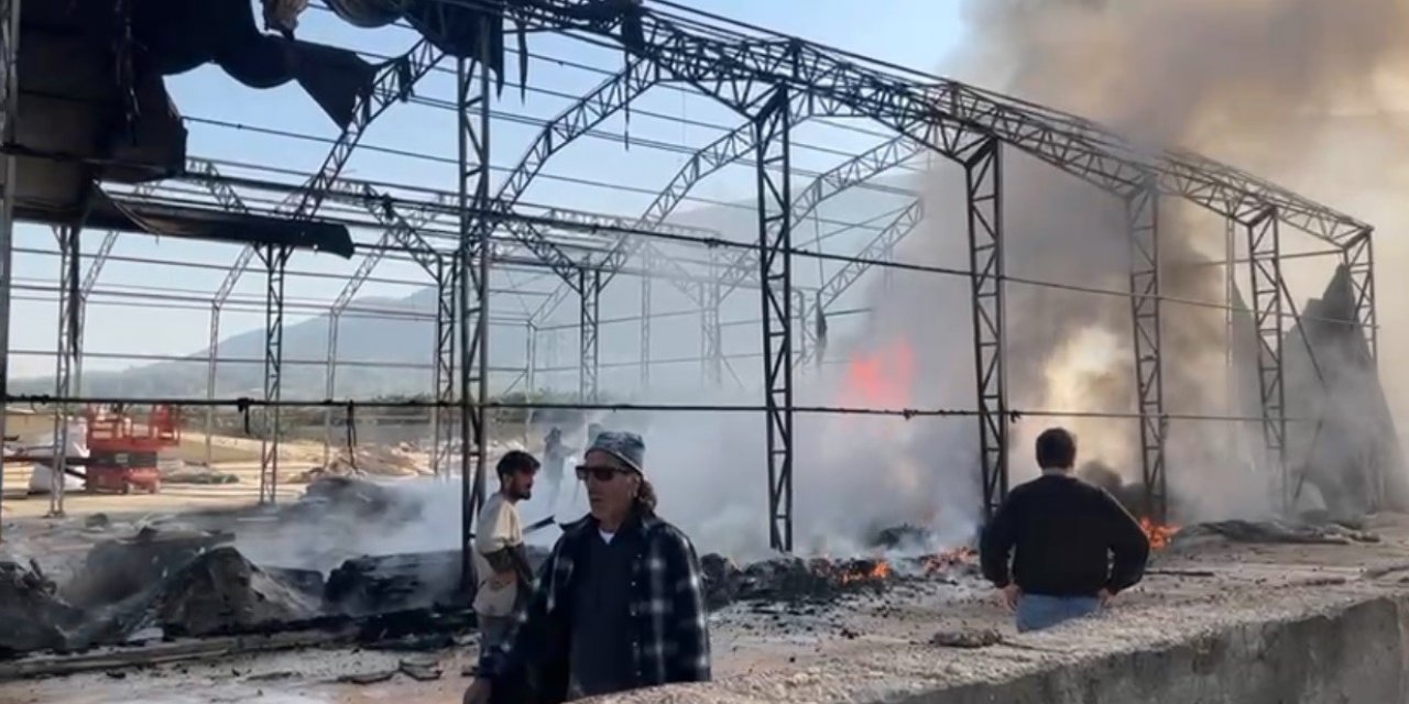 Geri döşüm deposunda yangın