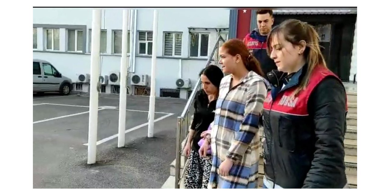 Güneş gözlüklü ve maskeli kadın hırsızlar polisten kaçamadı