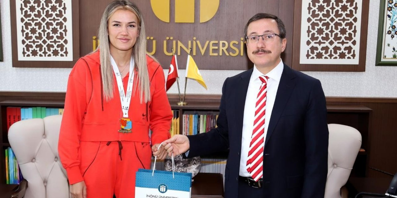 Dünya Boks Şampiyonu Hatice Akbaşın adını taşıyan spor salonu açılacak