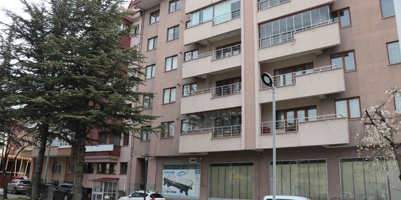 Eşini 25 bıçak darbesiyle öldüren sanığa ağırlaştırılmış müebbet