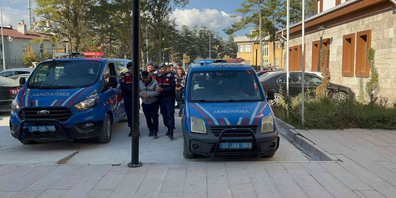 2 kişinin silahla vurulduktan sonra yakıldığı olayda gözaltına alınanlar adliyeye çıkarıldı