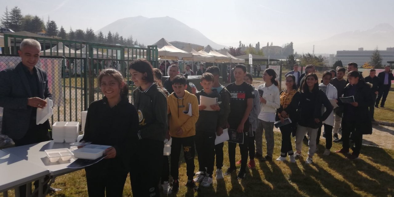 Erciyes Üniversitesi’nden Sivas’a uzanan Sevgi Köprüsü