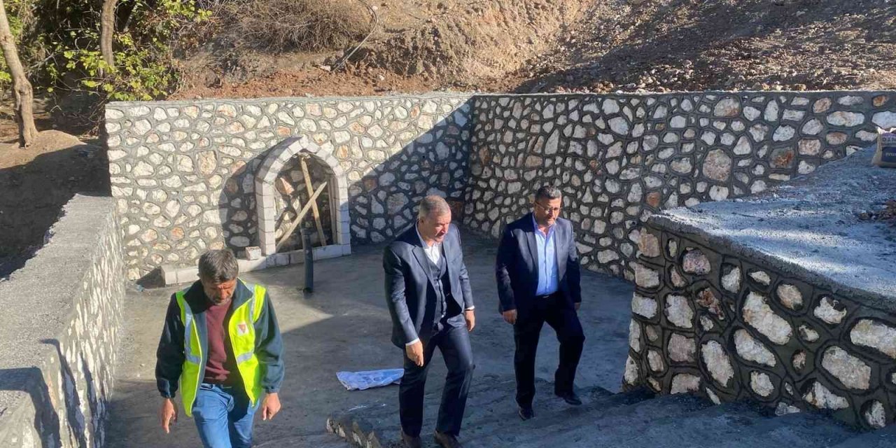Tarihi çeşme yeniden gün yüzüne çıkartıldı