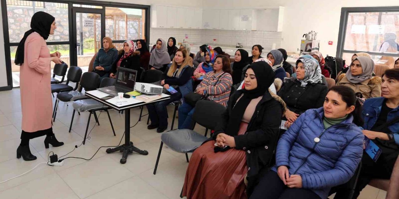 Elazığ Belediyesi’nden aile içi iletişim semineri
