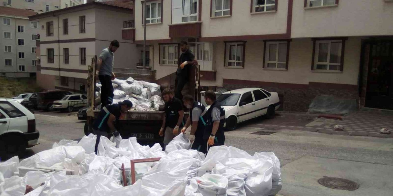 Pursaklar Belediye Başkanı Çetin: “Daha temiz ilçe oluşturmak adına temizlik sürdürüyoruz”