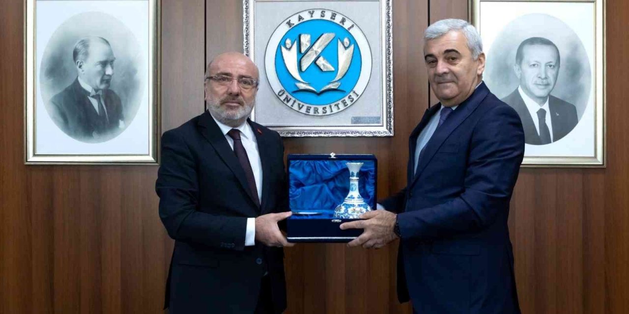 Diaspora Bakan Yardımcısı’ndan Rektör Karamustafa’ya ziyaret