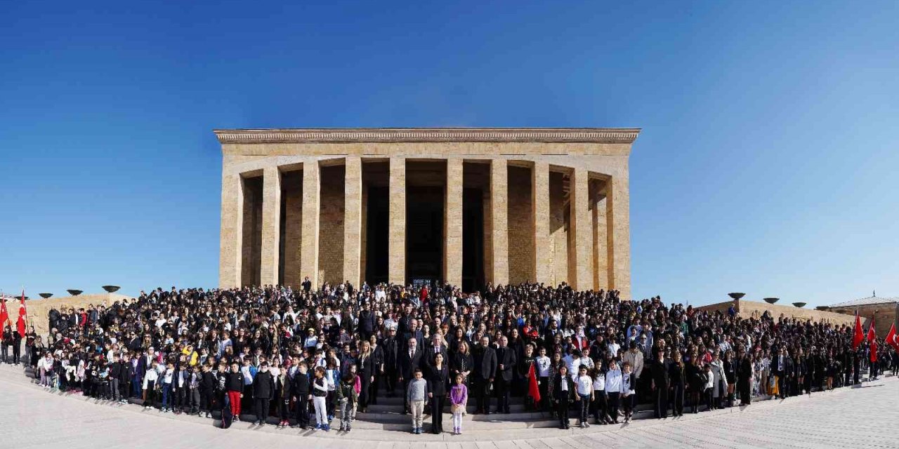 3 bin Uğurlu öğrenciden Ata’ya ziyaret