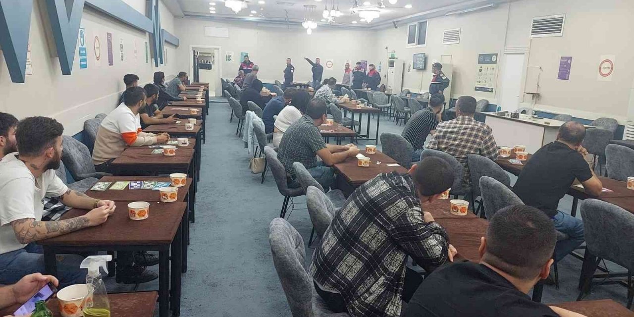 Mührü bozup kumara devam ettiler: 25 kişiye tombala baskını