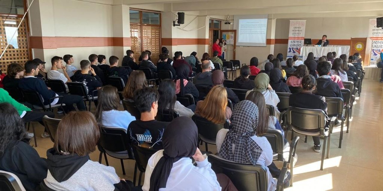 Öğrencilerin kariyer günleri sürüyor