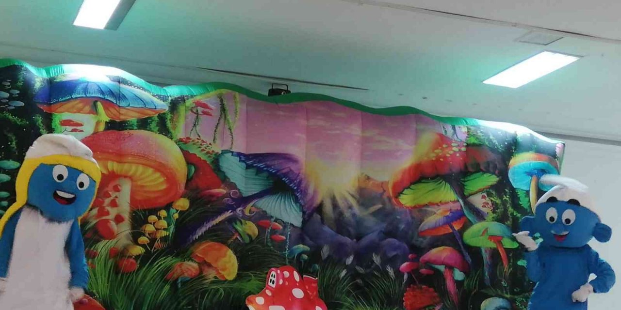 Şirinler oyunu Sarıgöllü öğrenciler için sahnelendi