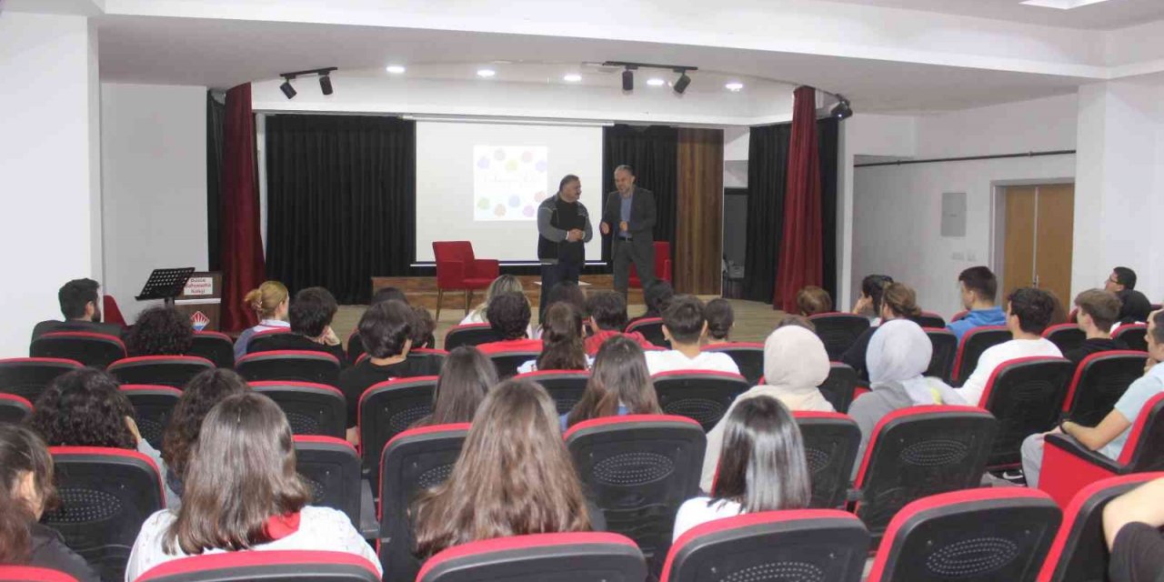 Kariyer yolculuğundaki gençler hem eğlendi hem motive edildi