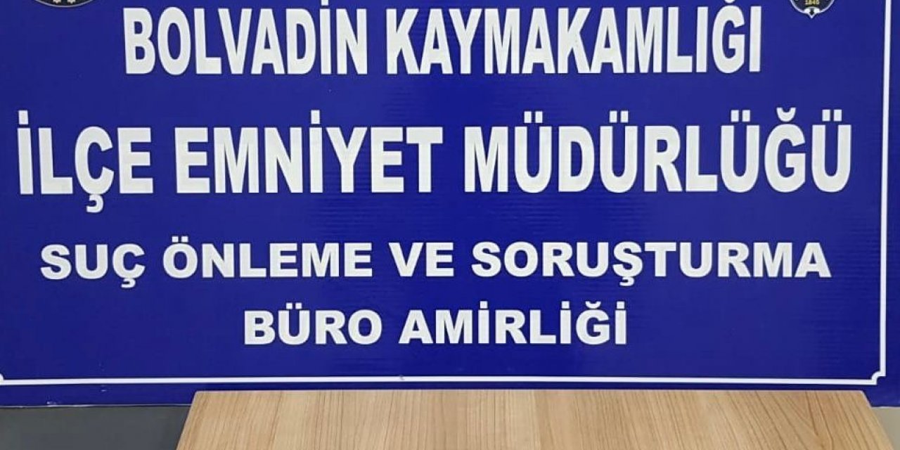 Mahalle ve çarşı bekçileri ruhsatsız tabanca ele geçirdi