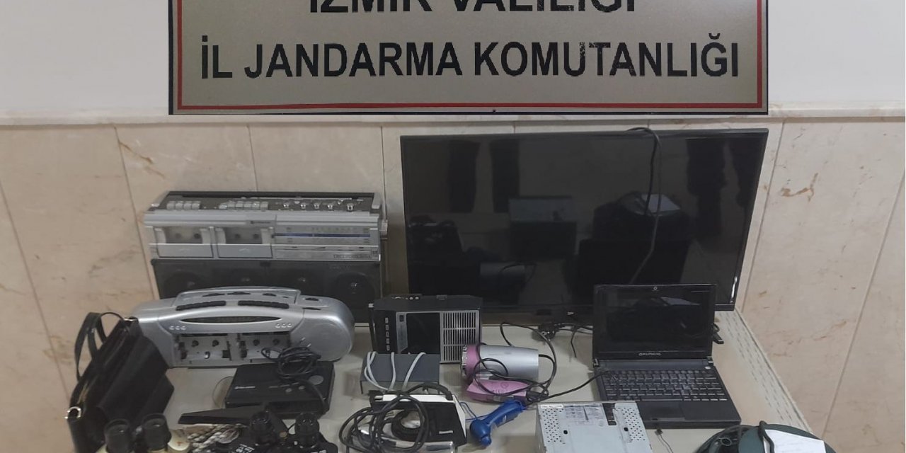 Yazlık evlere giren hırsızlar çaldıkları malzemelerle yakayı ele verdi