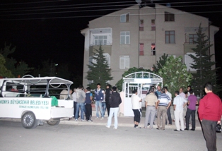 Minibüs şoförü evinde ölü bulundu