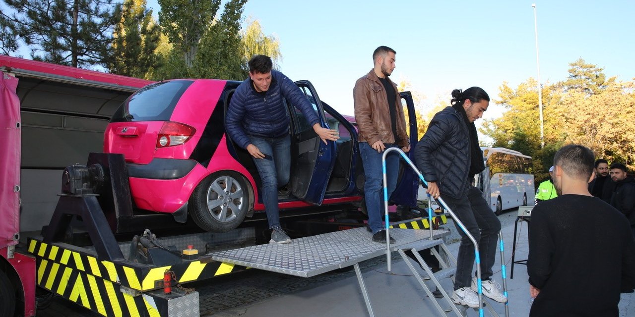 AGÜ’de Emniyet Kemeri Simülasyon eğitimi