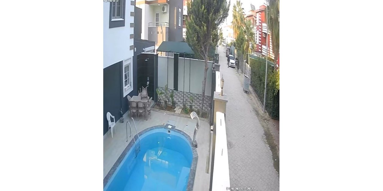 Barışmak için geldiği arkadaşını aynı yerde ikinci kez vurarak silahla yaraladı