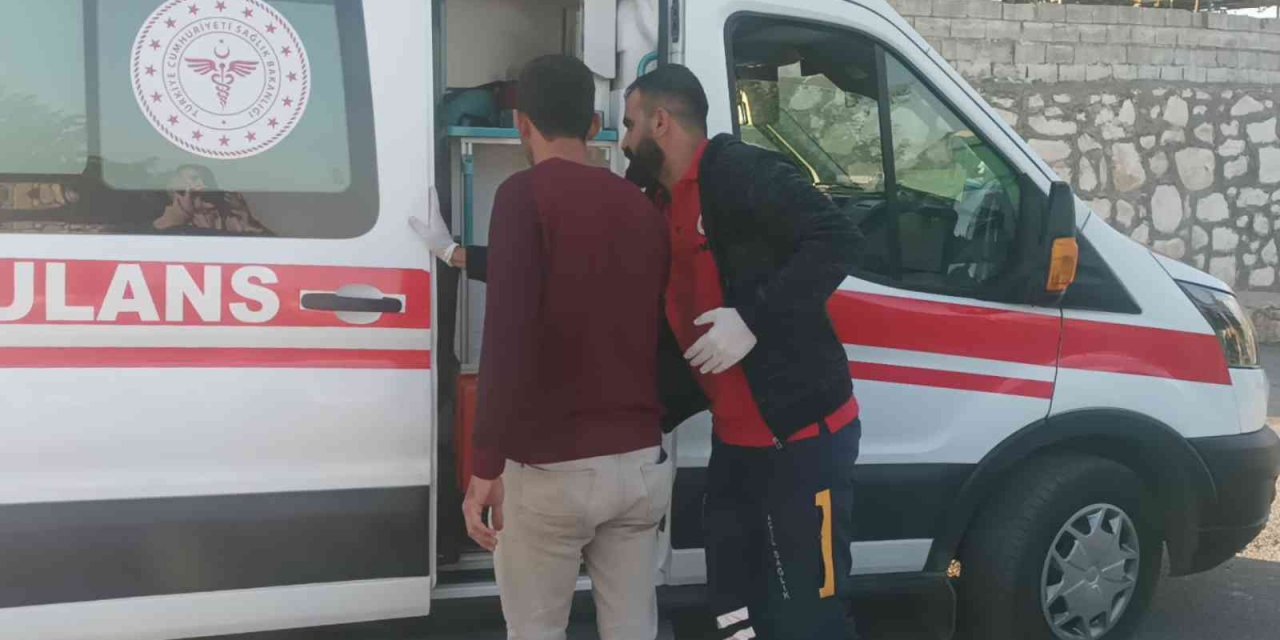 Freni patlayan otomobil duvara çarptı: 4 yaralı