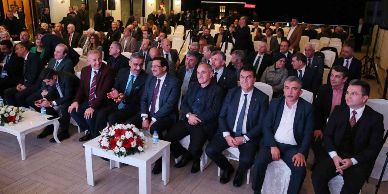 Başkan Dündar, Giresun’daki sempozyumda konuştu