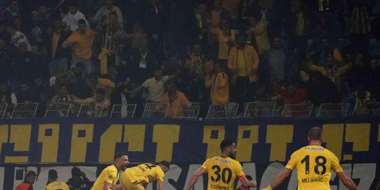 Kasımpaşa - MKE Ankaragücü maçında gerginlik! Güvenlik güçleri ayırdı