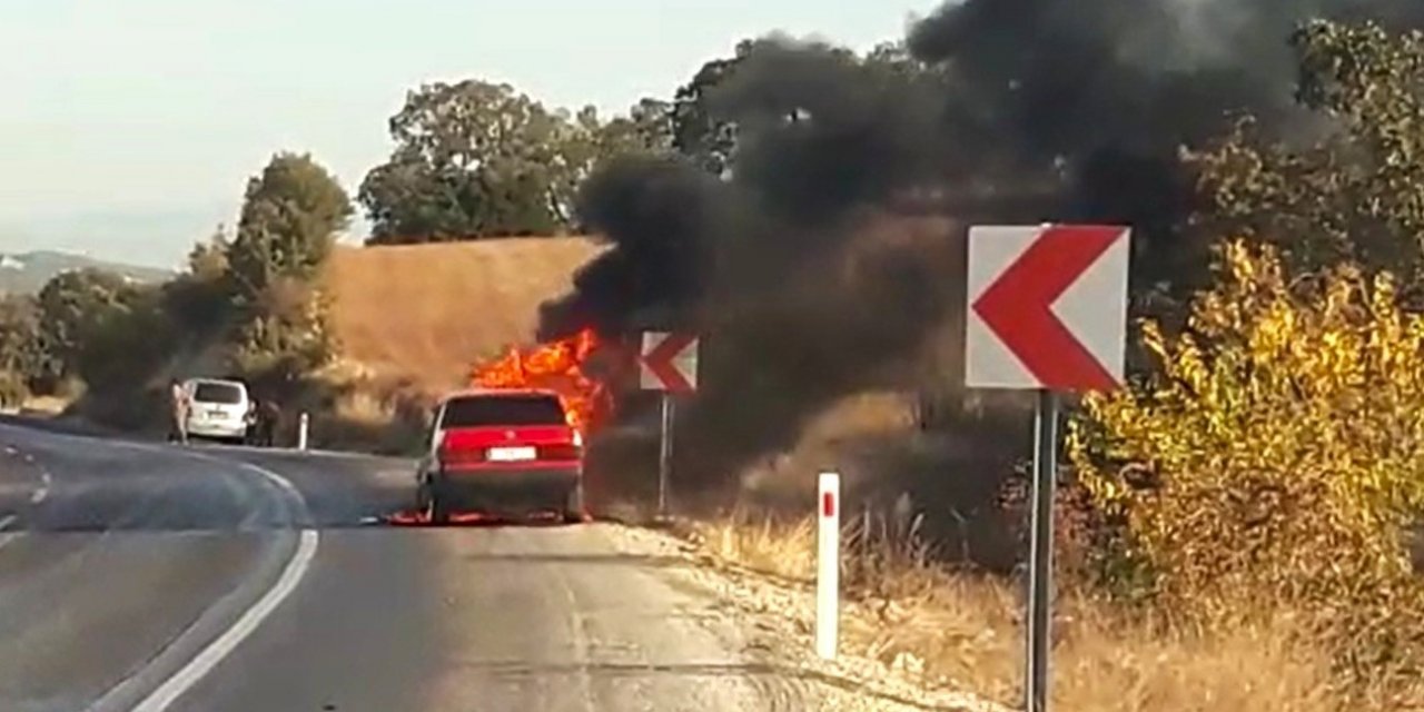 Alev alev yanan otomobil demir yığınına döndü