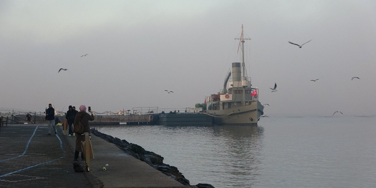 Çanakkale Boğazı sis nedeniyle transit gemi geçişlerine kapatıldı