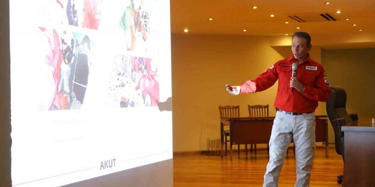 Selçuk’ta deprem bilinçlendirme semineri