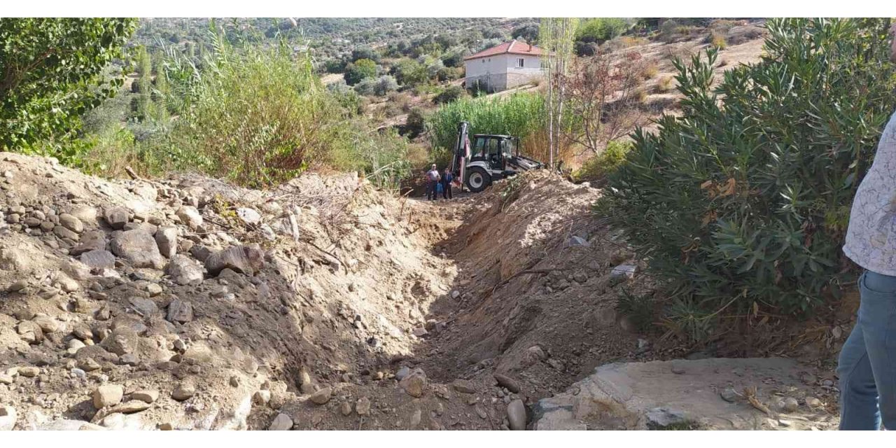 Çakaldoğan’da dere temizlik çalışması yapıldı