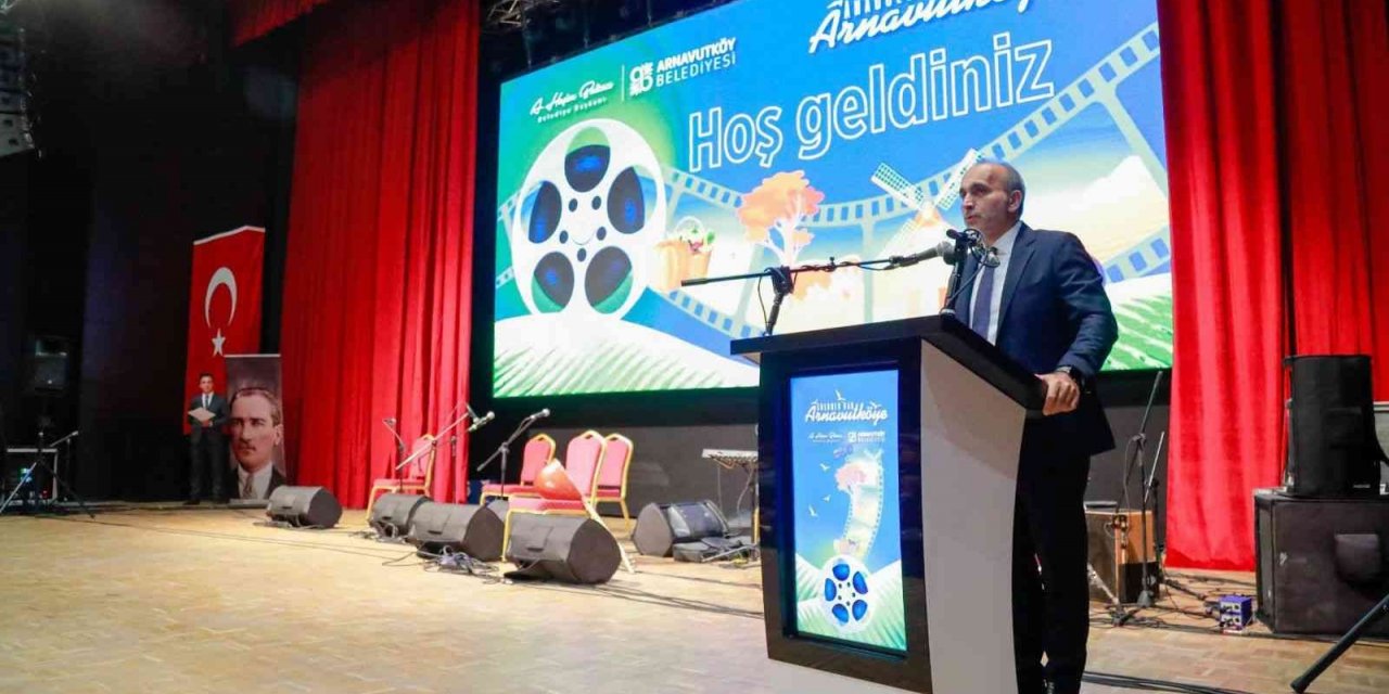 Arnavutköy Belediyesi’nden köy derneklerine belgesel hediyesi