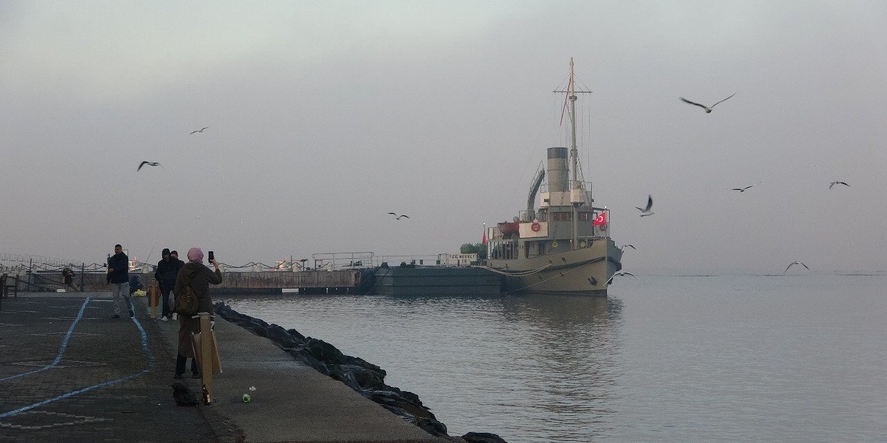 Sis nedeniyle kapanan Çanakkale Boğazı, transit gemi geçişlerine açıldı